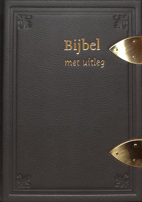 Bijbel met uitleg - klein model, bruin leren band, goudsnee, met sloten, in cassette