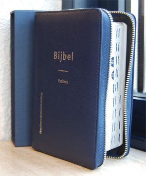 Bijbel HSV met psalmen leer zilversnee index rits 8,5x12,5cm.koker