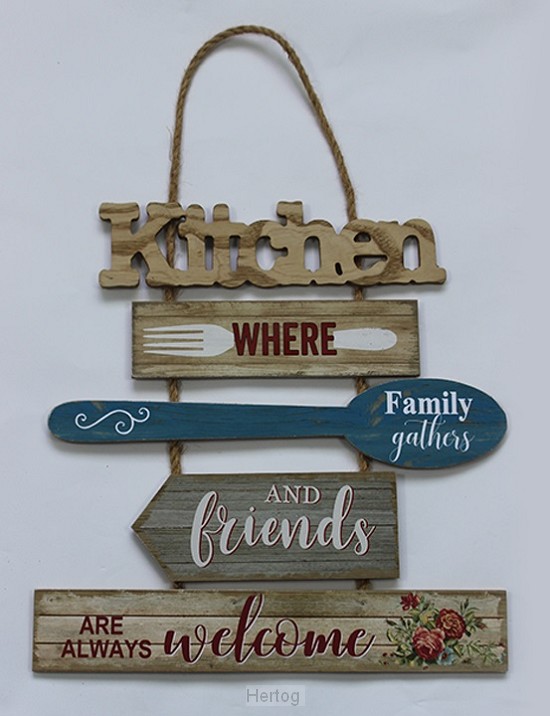 Kitchen where family gathers and friends are alwys welcome - wandhanger