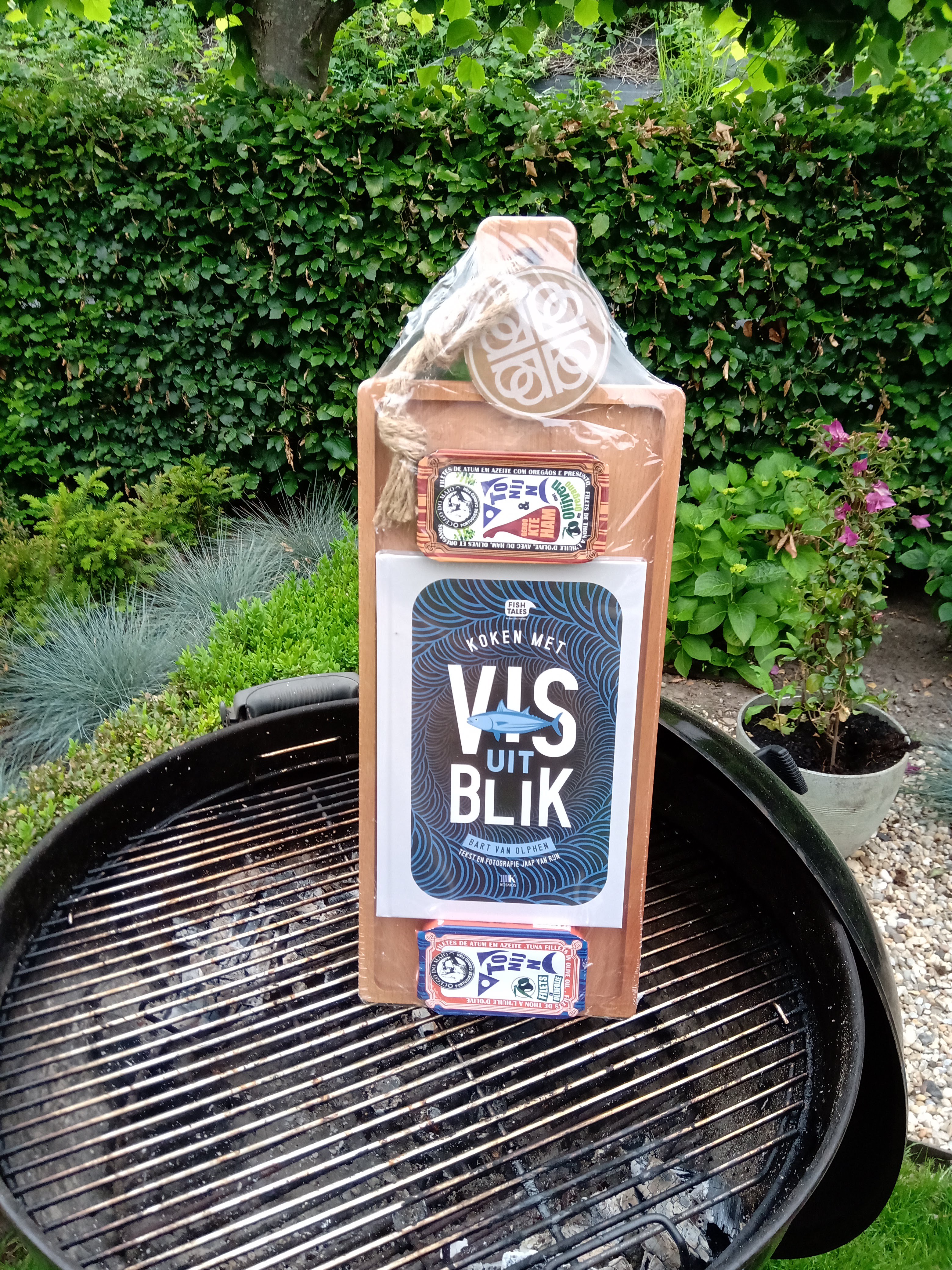 Set steakplank puur hout + boek Koken met vis uit blik