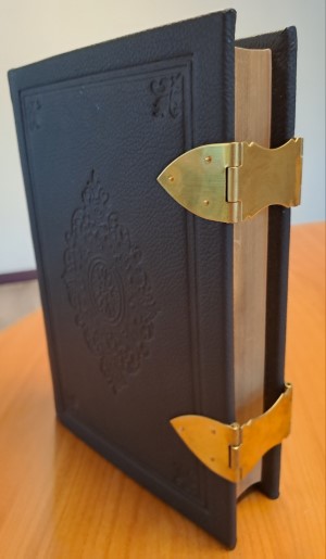 Kanttekeningenbijbel met psalmen - leer, zwart met sloten