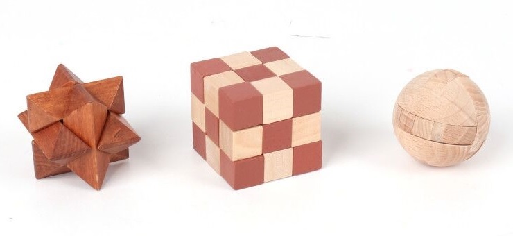 Wooden pocket puzzle