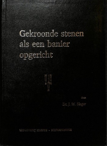 Gekroonde stenen als een banier opgericht